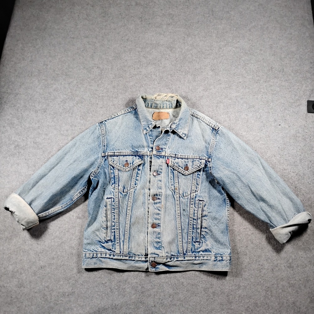 Vintage Levis 70506 0216 Mens Light Wash Denim Trucker Jacket Made in USA 42R